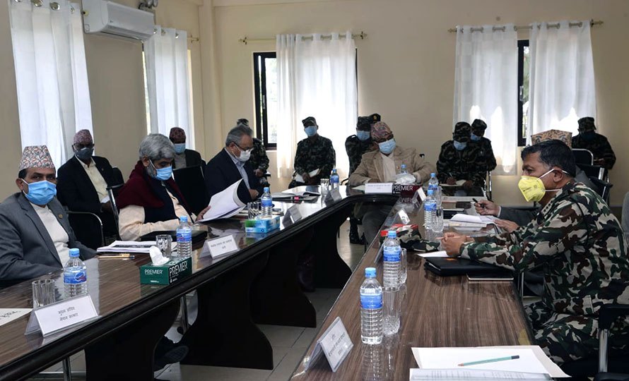 कोरोना संक्रमित बढ्दै गएपछि कडाई गर्ने सरकारको संकेत, अत्यावश्यक कामबाहेक बाहिर ननिस्कन आग्रह