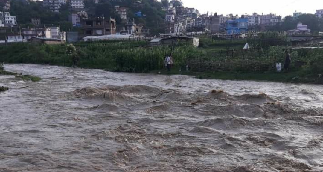 रातिको भीषण वर्षाले काठमाण्डौका केही बस्ती डुबानमा