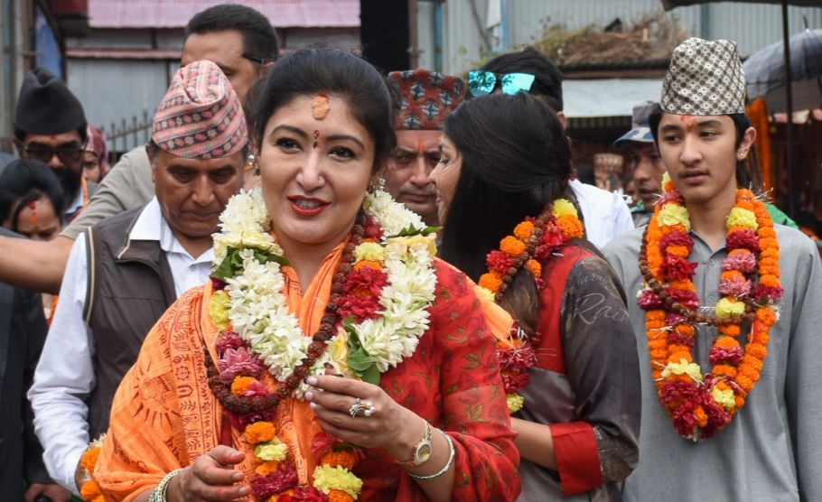 लकडाउनले बैंककमा रोकिएकी हिमानी तीन महिनापछि स्वदेश फर्किइन्