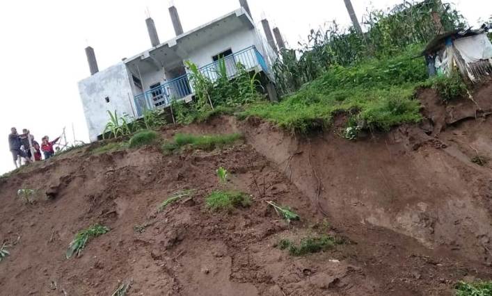 म्याग्दीको राहुघाटका ३० घर पहिरोको उच्च जोखिममा