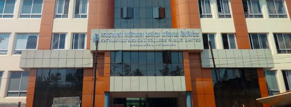 स्वास्थ्यकर्मीमा कोरोना संक्रमण पुष्टि भएपछि केएमसी अस्पतालमा आकस्मिकसहित सबै सेवा बन्द