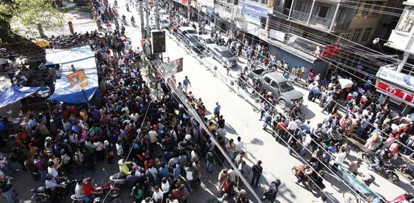 प्रहरीले पसल बन्द गराउन खोजेपछि न्युरोड क्षेत्रमा तनाव