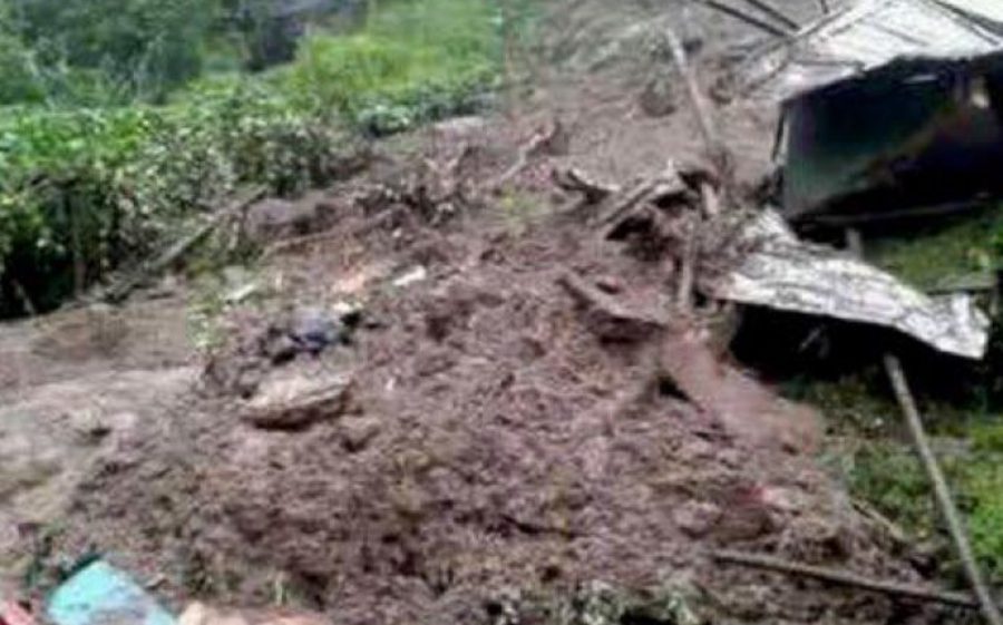 पर्वतमा पहिरो: ५ जनाको शव भेटियो, ४ जना अझै बेपत्ता