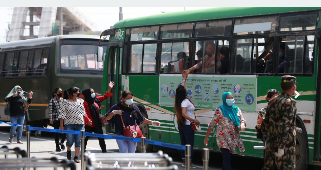 बहराइनबाट १५० जना नेपाली स्वदेश फर्किए