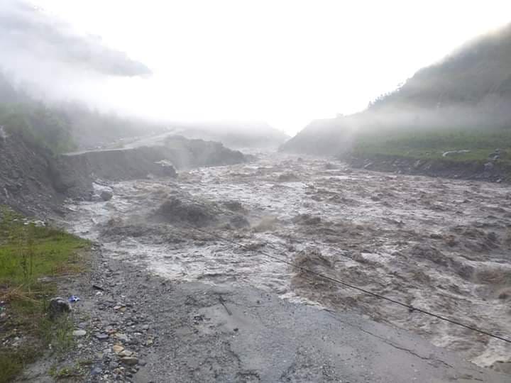 इन्द्रावती नदीले बगाउँदा बालकसहित तीन जना बेपत्ता