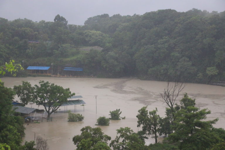 बबई नदीको बाढीमा बगेर पति पत्नी बेपत्ता
