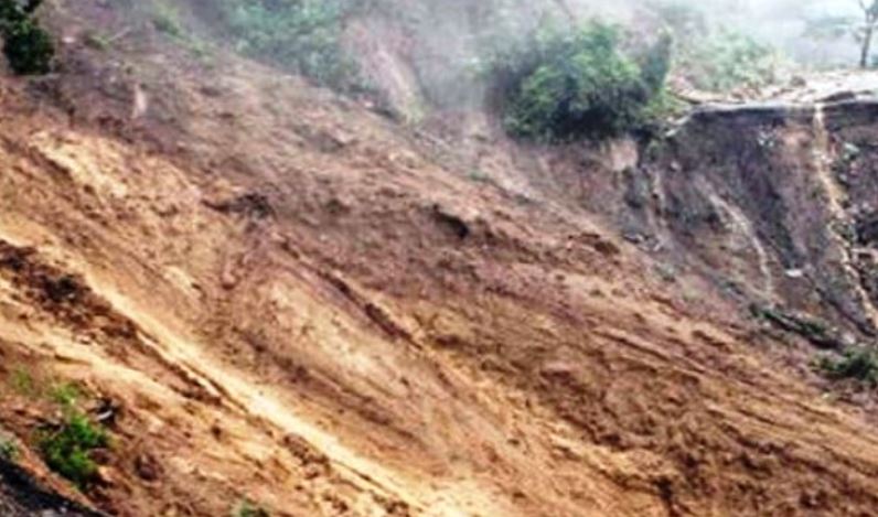 बझाङको केदारस्युँ गाउँपालिकामा भिषण पहिरोले, डेढ दर्जन घर बगायो