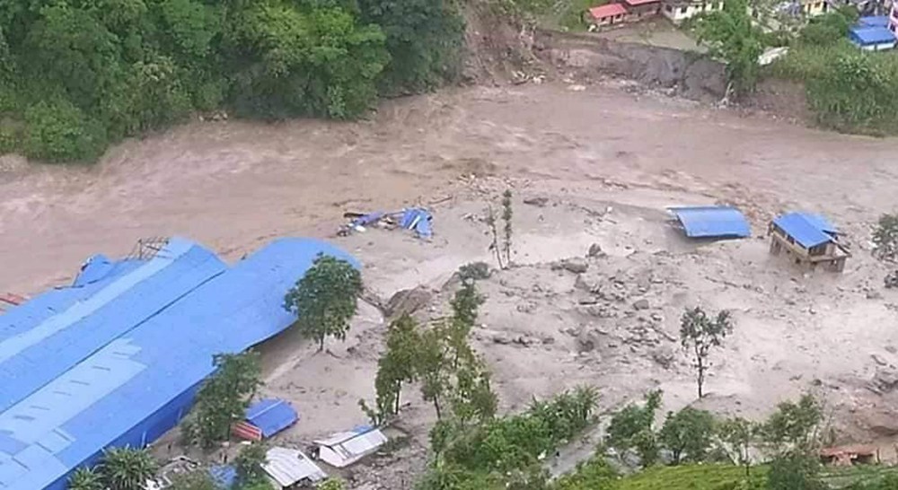 बाह्रबिसे पहिरोमा बेपत्ता भएका २० को अवस्था अझै अज्ञात