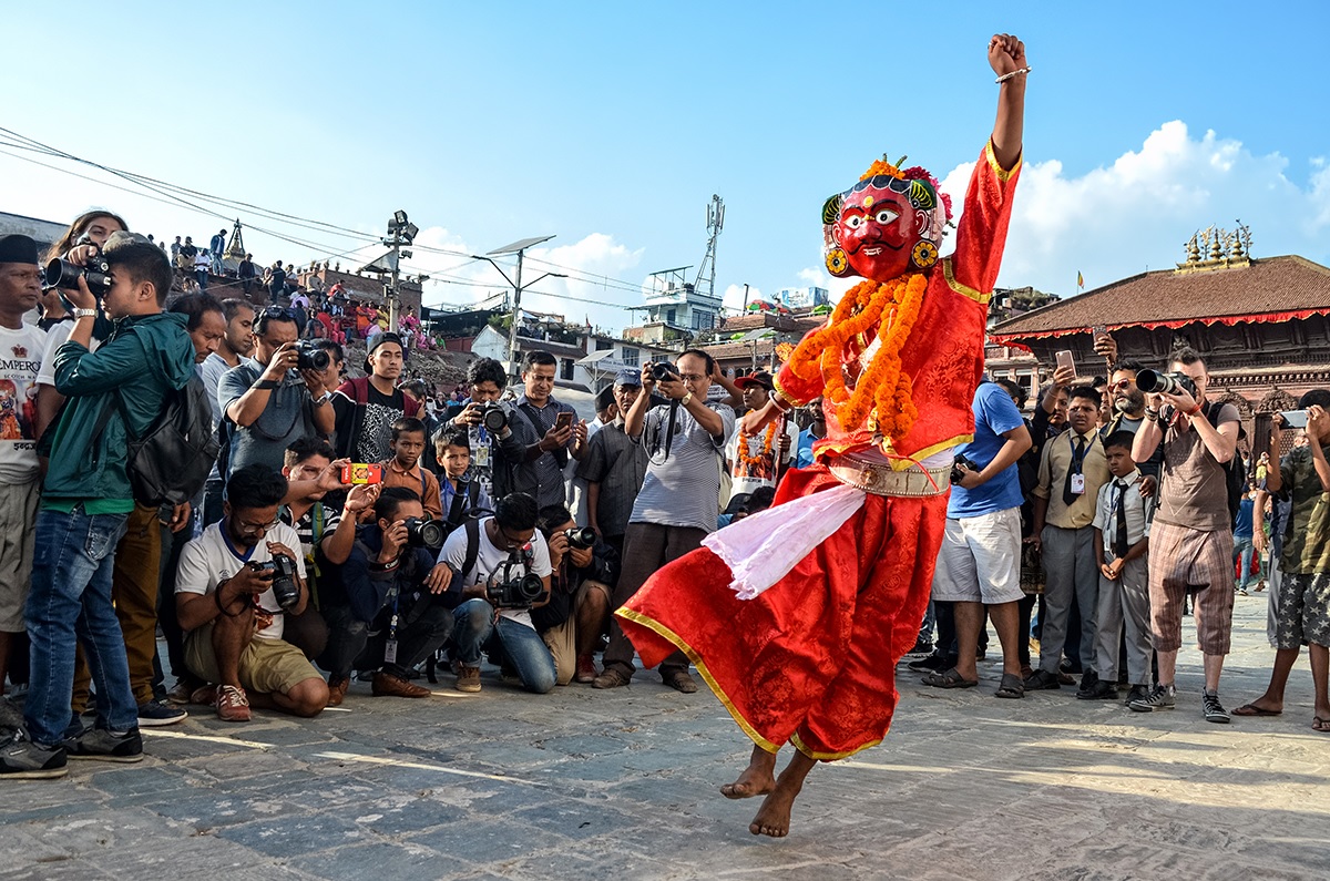 कोरोना सङ्क्रमणको जोखिम हुन नदिन रोकिए जात्रा