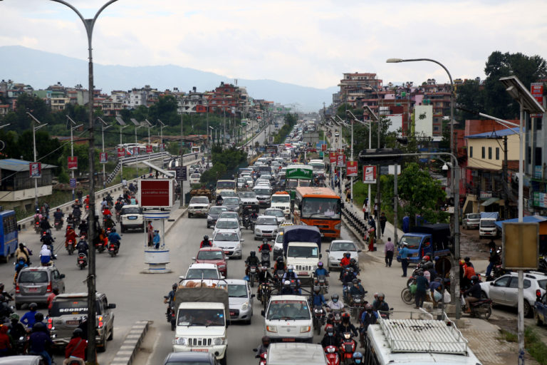 जोखिम बढे पनि काठमाडौंमा भीडभाड उस्तै