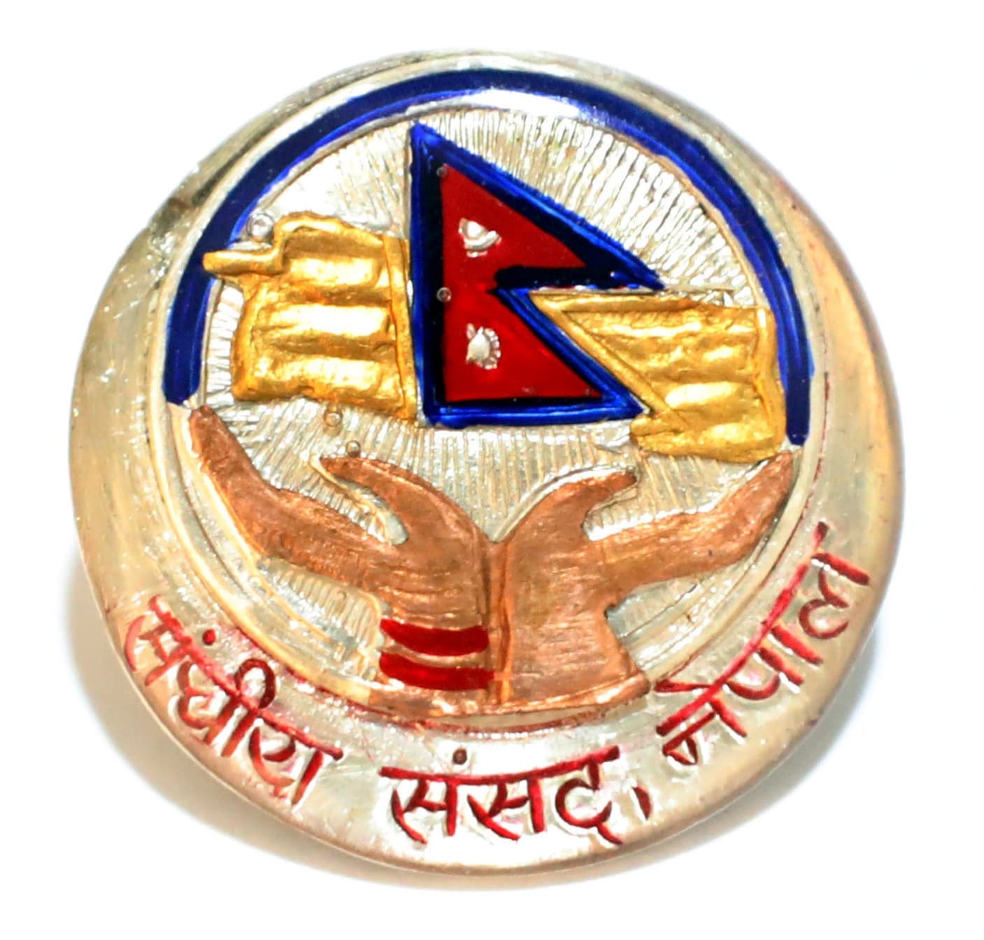 व्यापक आलोचना भएपछि अन्ततः संघीय संसदको लोगो फिर्ता