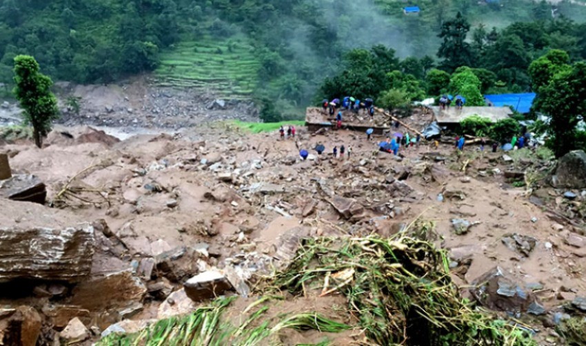 सिन्धुपाल्चोकमा फेरि पहिरोः १८ घर पुरिए, १२ जनाभन्दा बढी वेपत्ता