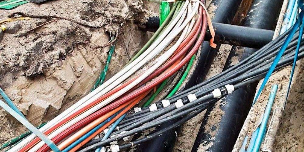 टोखामा भूमिगत गरिएको बिजुलीको तार पड्कियो, बनाउन नसकेपछि फर्कियो टोली