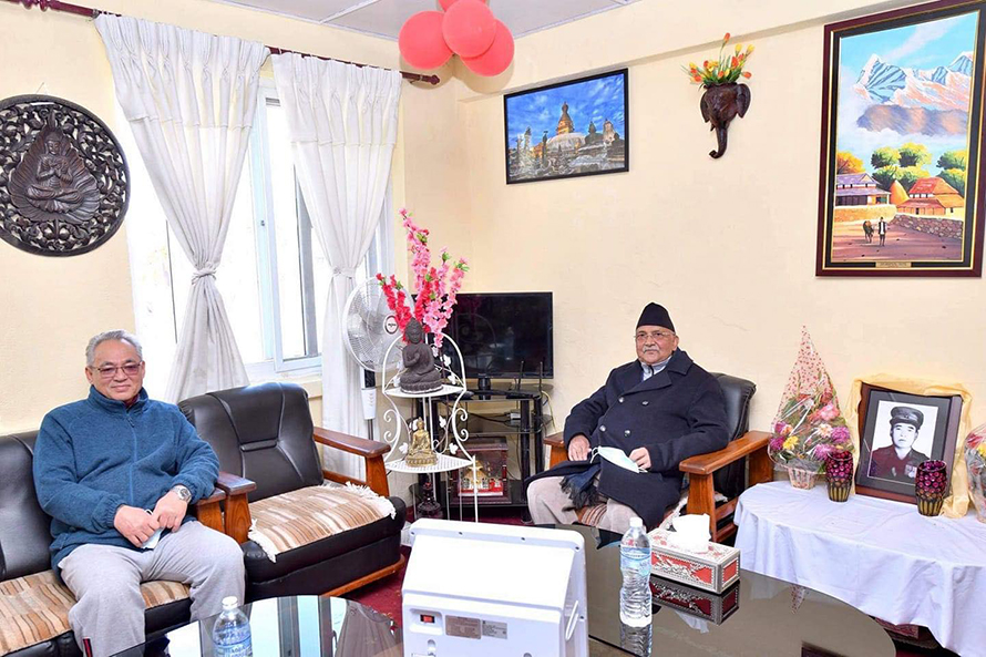 खुमलटारबाट फर्किएर प्रधानमन्त्री बादल निवासमा