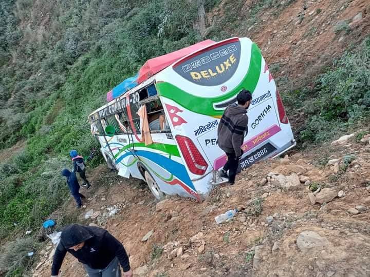 गोरखामा यात्रुबाहक बस दुर्घटना, ११ जना घाईते