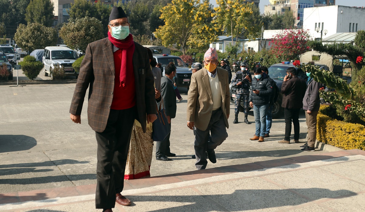 ओलीलाई हटाएर माधवलाई दुई नम्बरको अध्यक्ष बनाउने प्रचण्ड पक्षको तयारी !