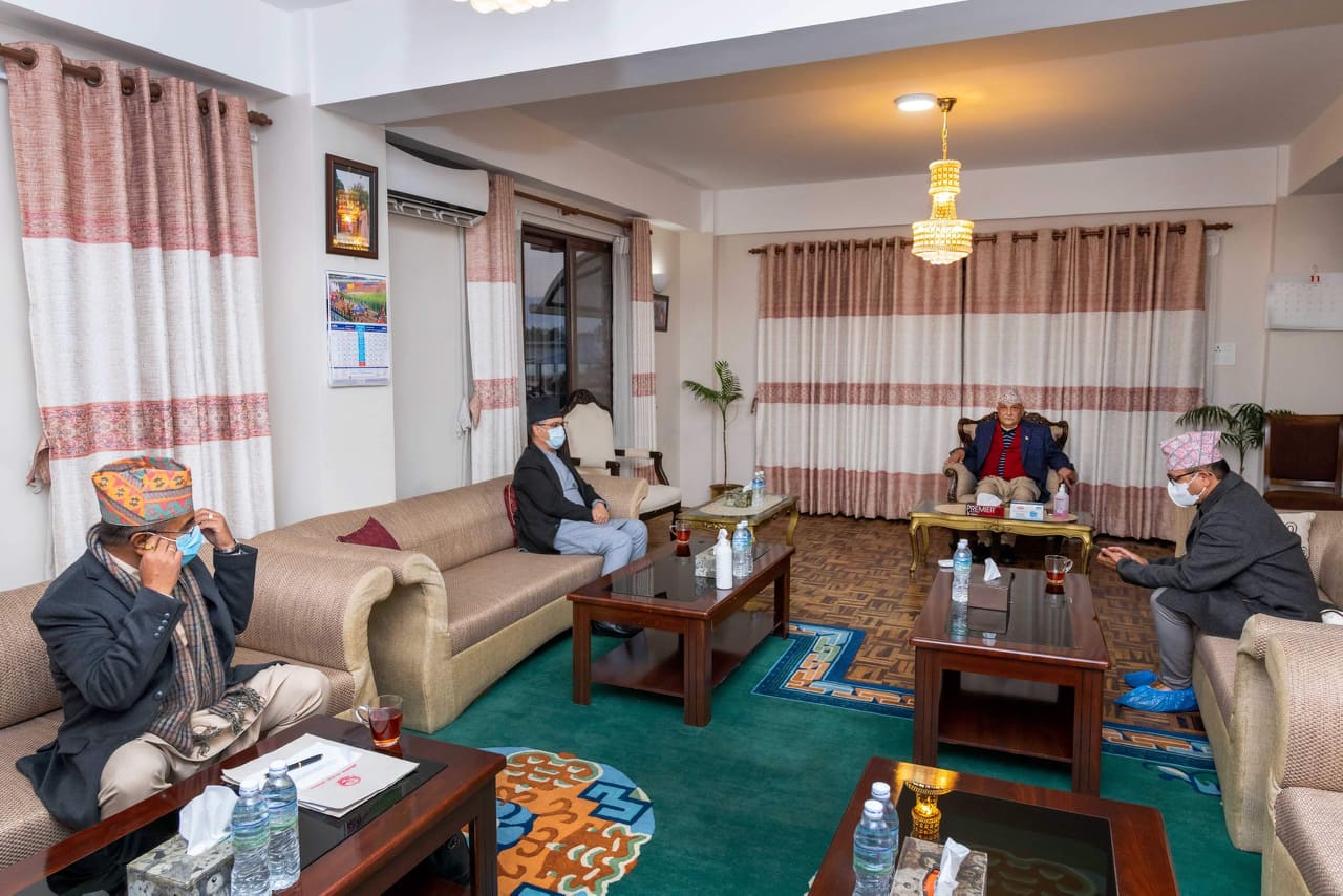 विवादित अध्यादेशपछि संवैधानिक परिषद्को बैठक बालुवाटारमा सुरु, देउवा गएनन्