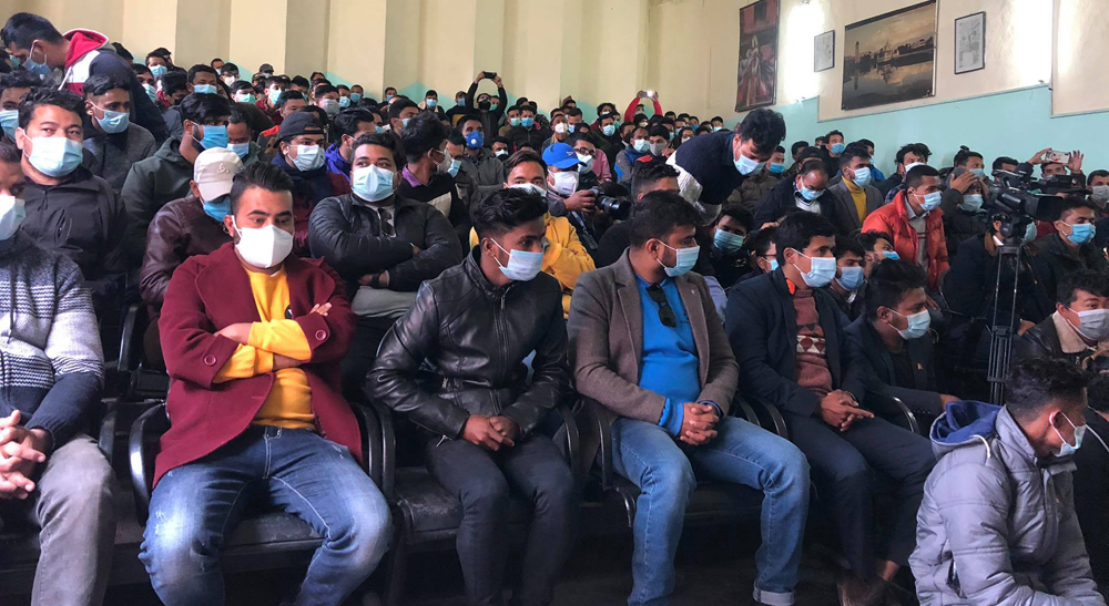 नेकपा विवाद: काठमाडौंमा प्रचण्ड–नेपाल पक्षका विद्यार्थीको भेला
