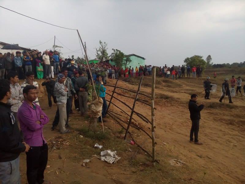 नेपाली भूमि कब्जा गर्न बारम्बार आउँछन् भारतीय सुरक्षाबल, प्रतिकारमा उत्रिँदै स्थानीय, सरकार मौन !