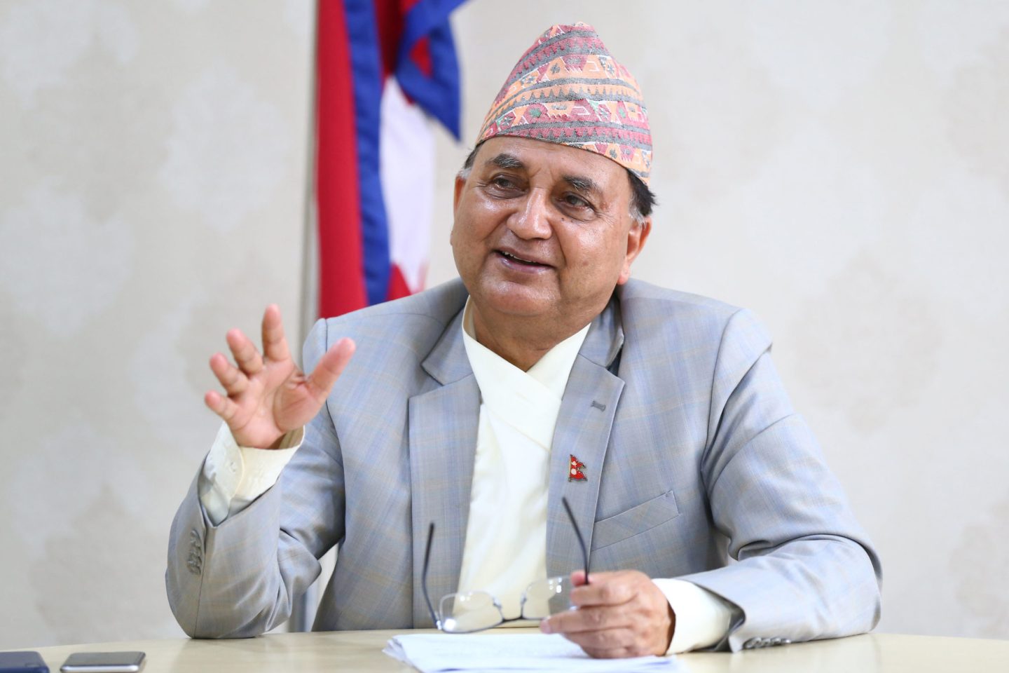 ईश्वर पोखरेललाई एमालेले बनायो काठमाडौँ– ५ को उम्मेदवार