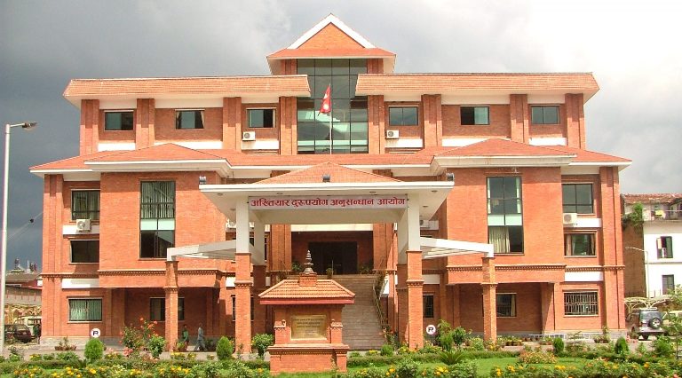 ११ लाख घुससहित प्रहरी हवल्दार पक्राउ