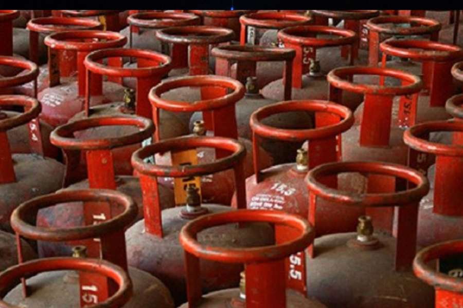 खाना पकाउने ग्यास सिलिन्डरहरु तत्काल भर्न आग्रह