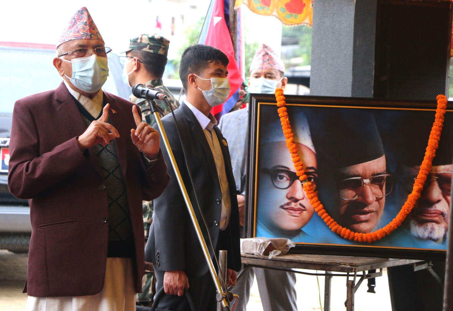 एमालेकै नेतृत्वमा मुलुक अघि बढ्छ : प्रधानमन्त्री ओली