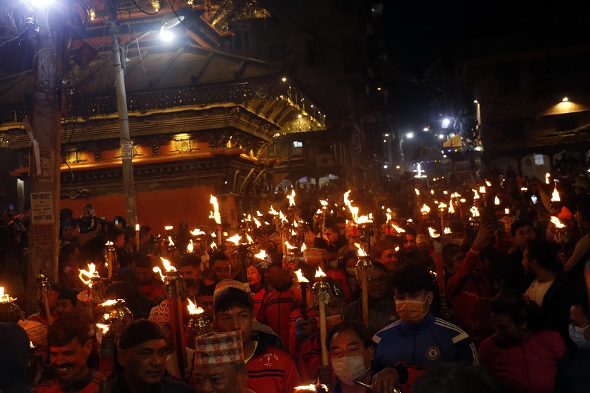 जात्रामय बन्यो भक्तपुर र थिमि, बिस्का जात्रामा हजारौँको भीड