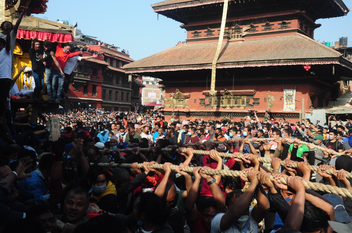 बिस्का जात्राको रथ तान्दा मध्यराति ढुङ्गा हानाहान, १९ जना घाइते