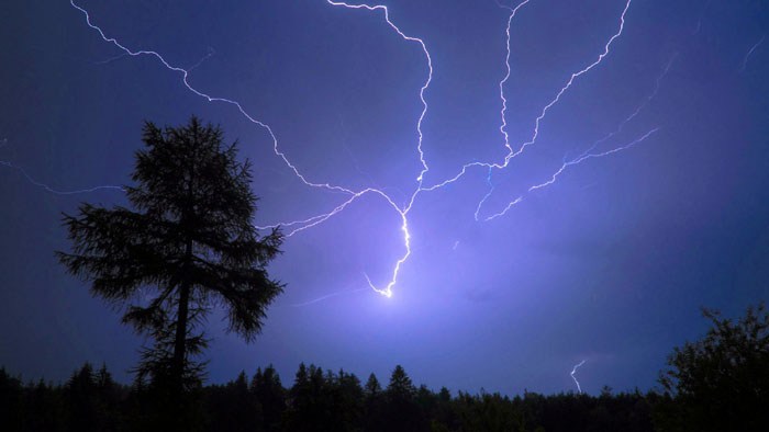 मकवानपुरमा चट्याङ लागेर एक जनाको मृत्यु, एक घाइते