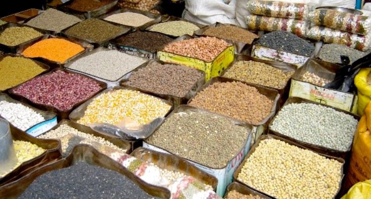 महामारीमा कालोबजारीः मूल्य चढ्यो आकाश, निचोरिँदै जनता