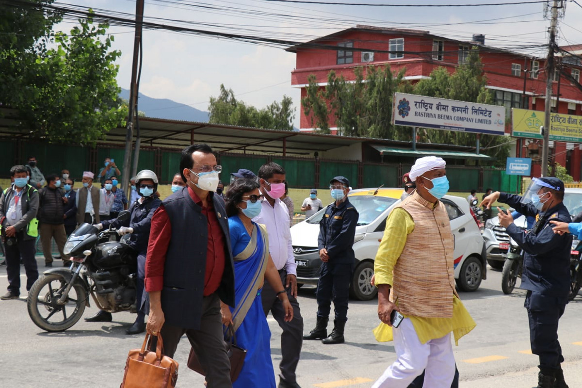 रिट निवेदनमा सनाखत गर्न १४६ सांसदको सर्वोच्चमा लाइन