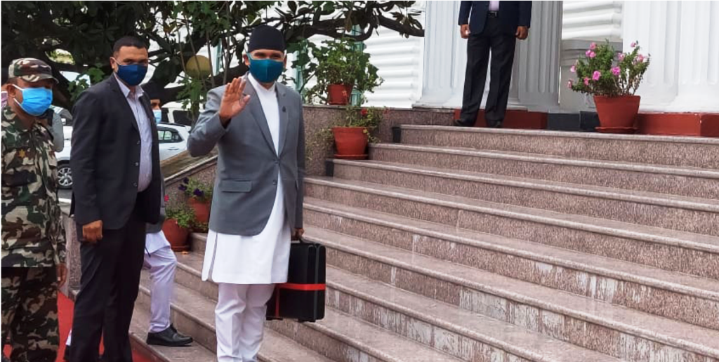 शैक्षिक प्रमाणपत्र धितो राखेर २५ लाख ऋण दिने घोषणा