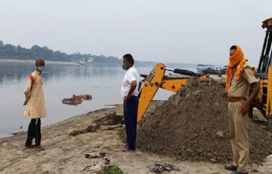 गंगा नदीको किनारमा भेटिए थप ७१ बेवारिसे शव