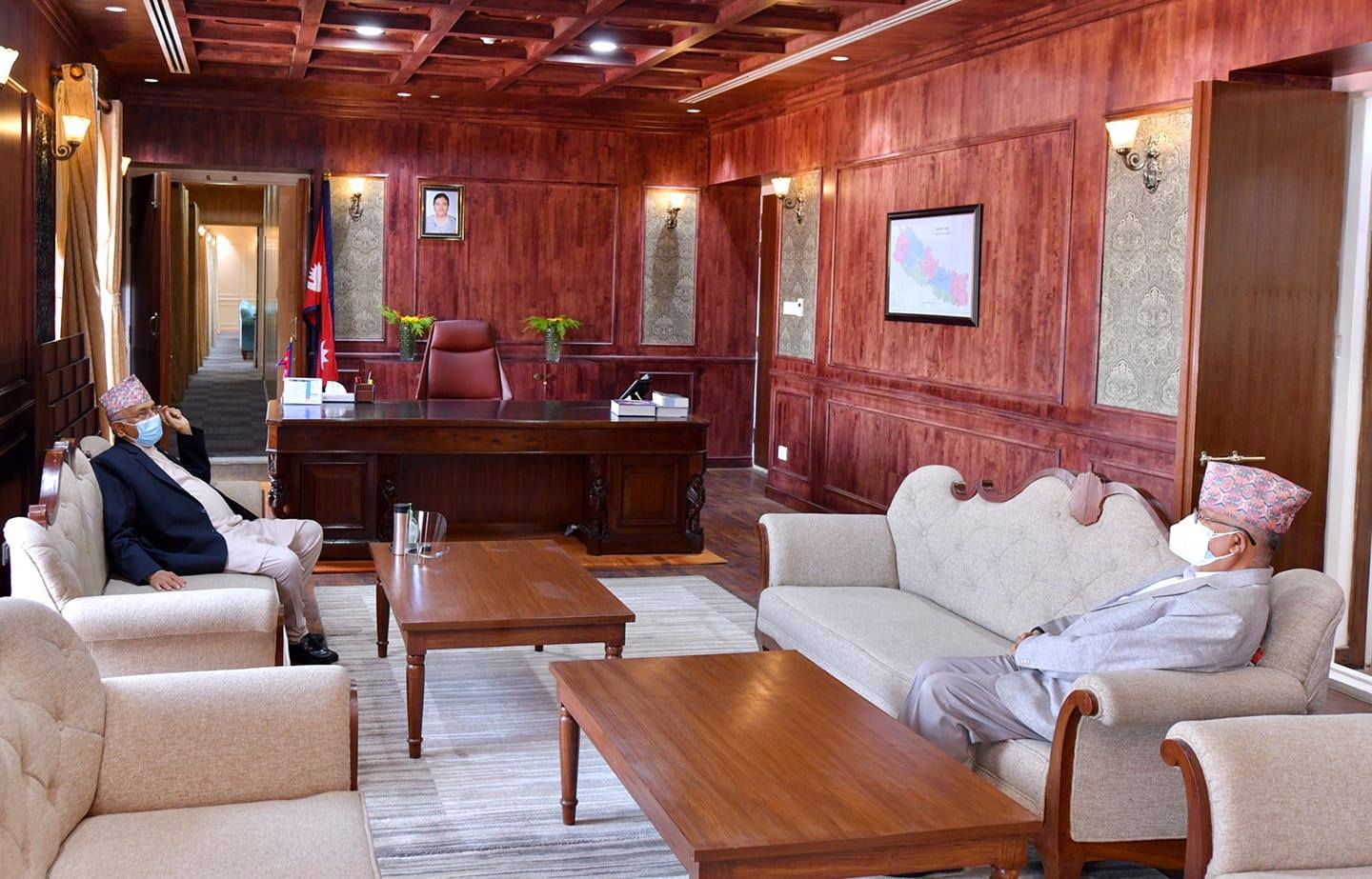 सिंहदरबारमा ओली-नेपालबीच ‘वान टु वान’ वार्ता