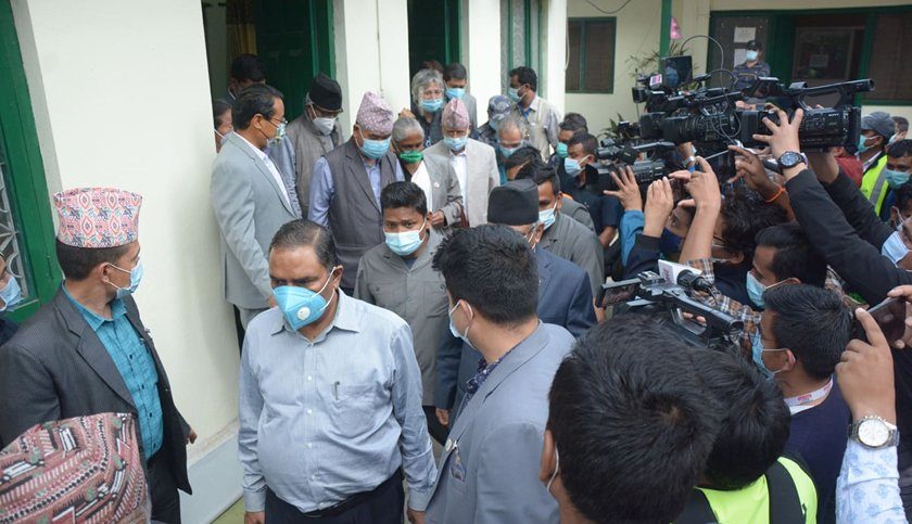 बहुमतको हस्ताक्षर बोकेर देउवासहितका शीर्ष नेताहरु शीतलनिवासमा