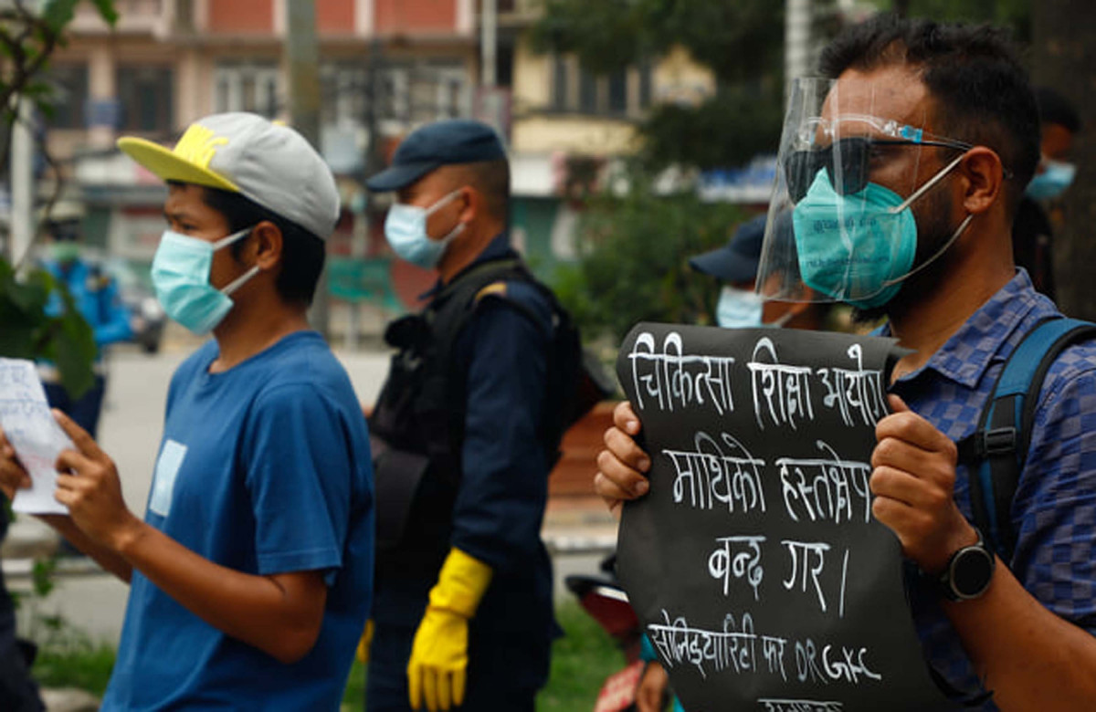 बी एण्ड सीलाई सम्बन्धन दिन लागेको भन्दै माइतीघरमा प्रदर्शन, ६ जना पक्राउ