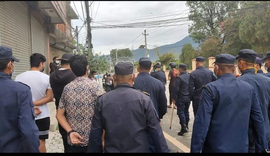 टेकु प्रहरी परिसरमा ज्वाला संग्रौला माथी कुटपिट