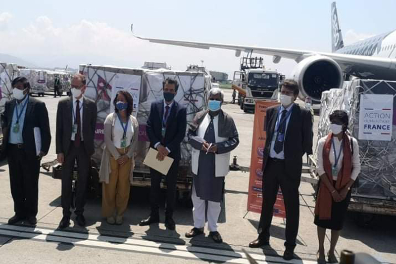 फ्रान्सले नेपाललाई हस्तान्तरण गर्‍यो सात टन स्वास्थ्य सामग्री