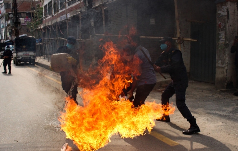 नेविसंघको प्रदर्शन, उपप्रधानमन्त्री महतोको पुत्ला दहन