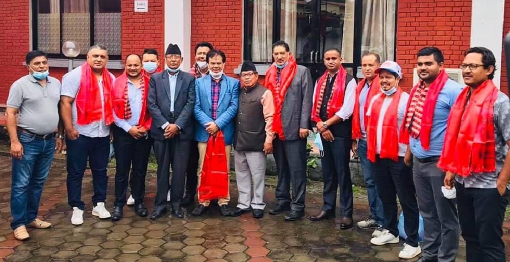 कांग्रेस प्रवेश गर्नेको लर्को, पूर्वउपमेयरसहित एक दर्जन बढि कांग्रेस तिर लागे