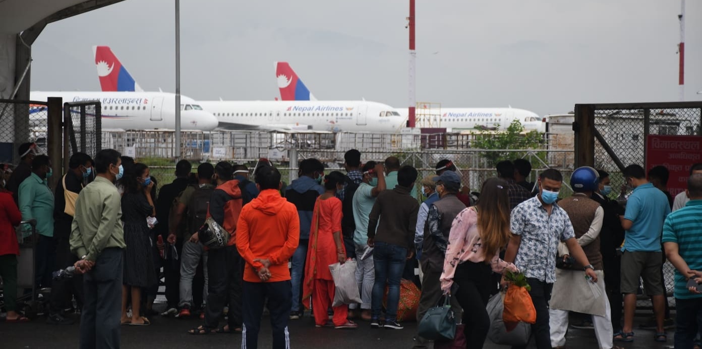 दशैँमा निजी एयरलाइन्सलाई यात्रुको माग धान्नै मुस्किल