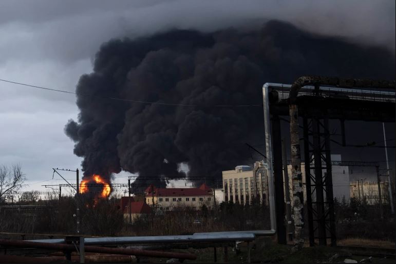 युक्रेनको इन्धन र तेल प्रशोधन केन्द्र ध्वस्त