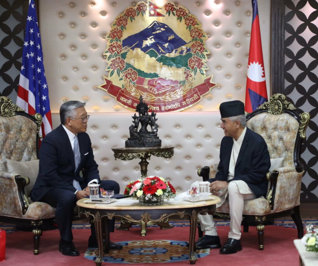 प्रधानमन्त्री देउवा र अमेरिकी सहायक विदेशमन्त्रीबीच भेटवार्ता