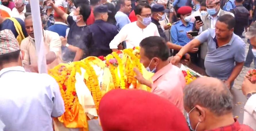 गिरीको पार्थिव शरीरलाई सानेपामा राखियो, श्रद्धाञ्जली दिनेको भिड