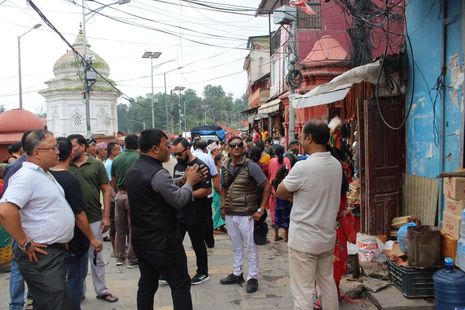 पशुपति क्षेत्रका अव्यवस्थित पसल हटाइँदै: के हट्छन् के हट्दैनन्