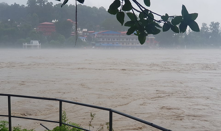 नारायणीमा आएको बाढीले मान्छे बगाएपछि…