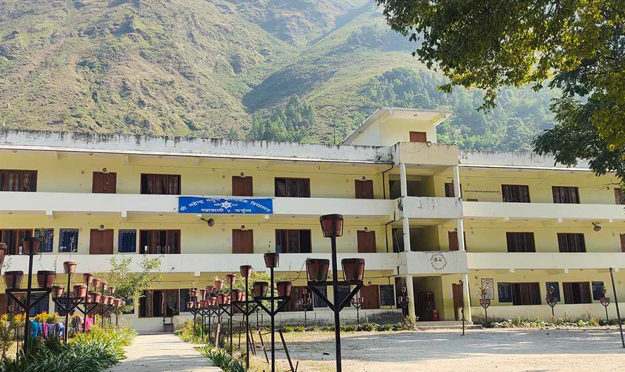 दार्चुलाको महेन्द्र नमुना माविका १५ जना शिक्षकले दिए सामूहिक राजीनामा