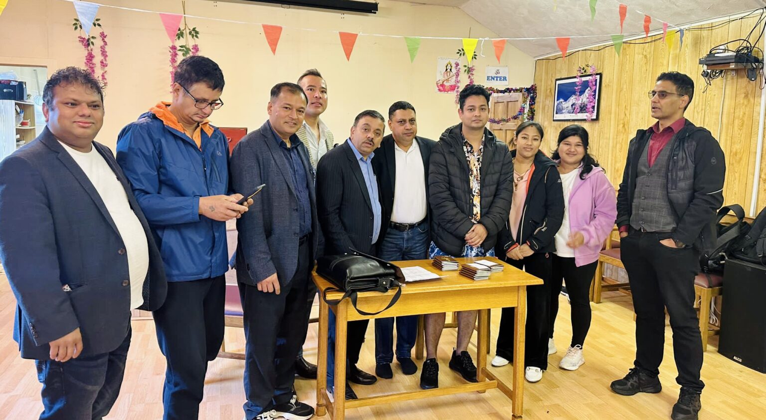 स्कटल्यान्डमा दूतावासको घुम्ती सेवामा आवेदन दिनेहरुलाई बांडियो पासपोर्ट