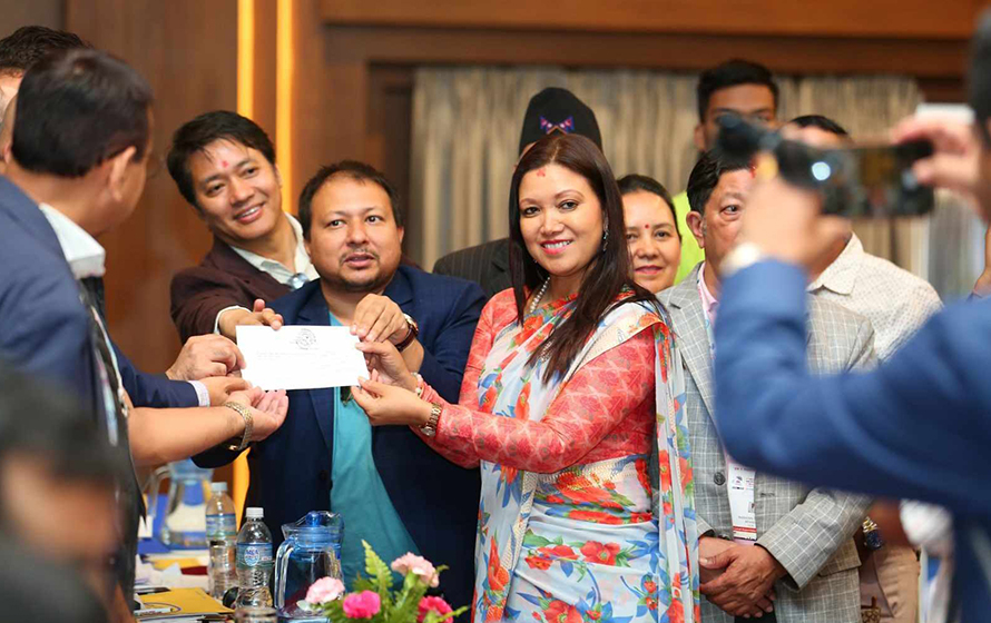 रविना थापाद्वारा एनआरएनए अध्यक्षमा उम्मेदवारी दर्ता